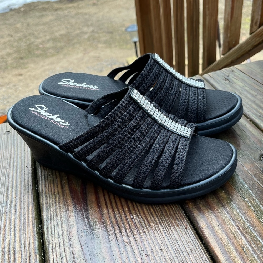 2017 Skechers Gem Sandals Black Size 10 NWT